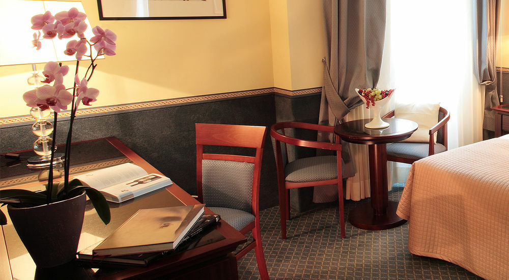 สตาร์โฮเต็ล เอ็กเซลซิเออร์ Hotel โบโลญญา ภายนอก รูปภาพ