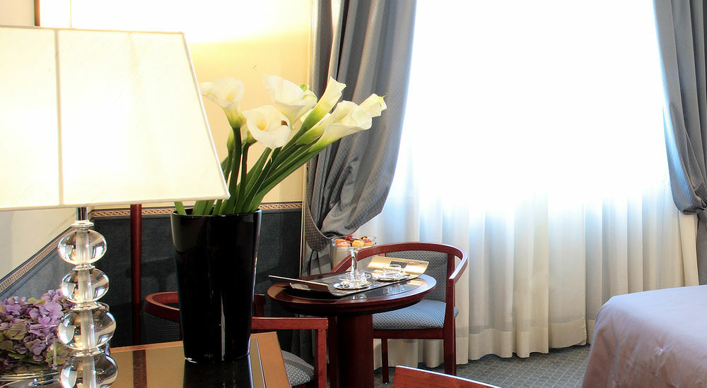 สตาร์โฮเต็ล เอ็กเซลซิเออร์ Hotel โบโลญญา ภายนอก รูปภาพ